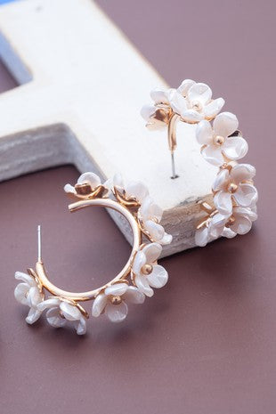 ACRYLIC PEARL FLOWER HOOP EARRINGS